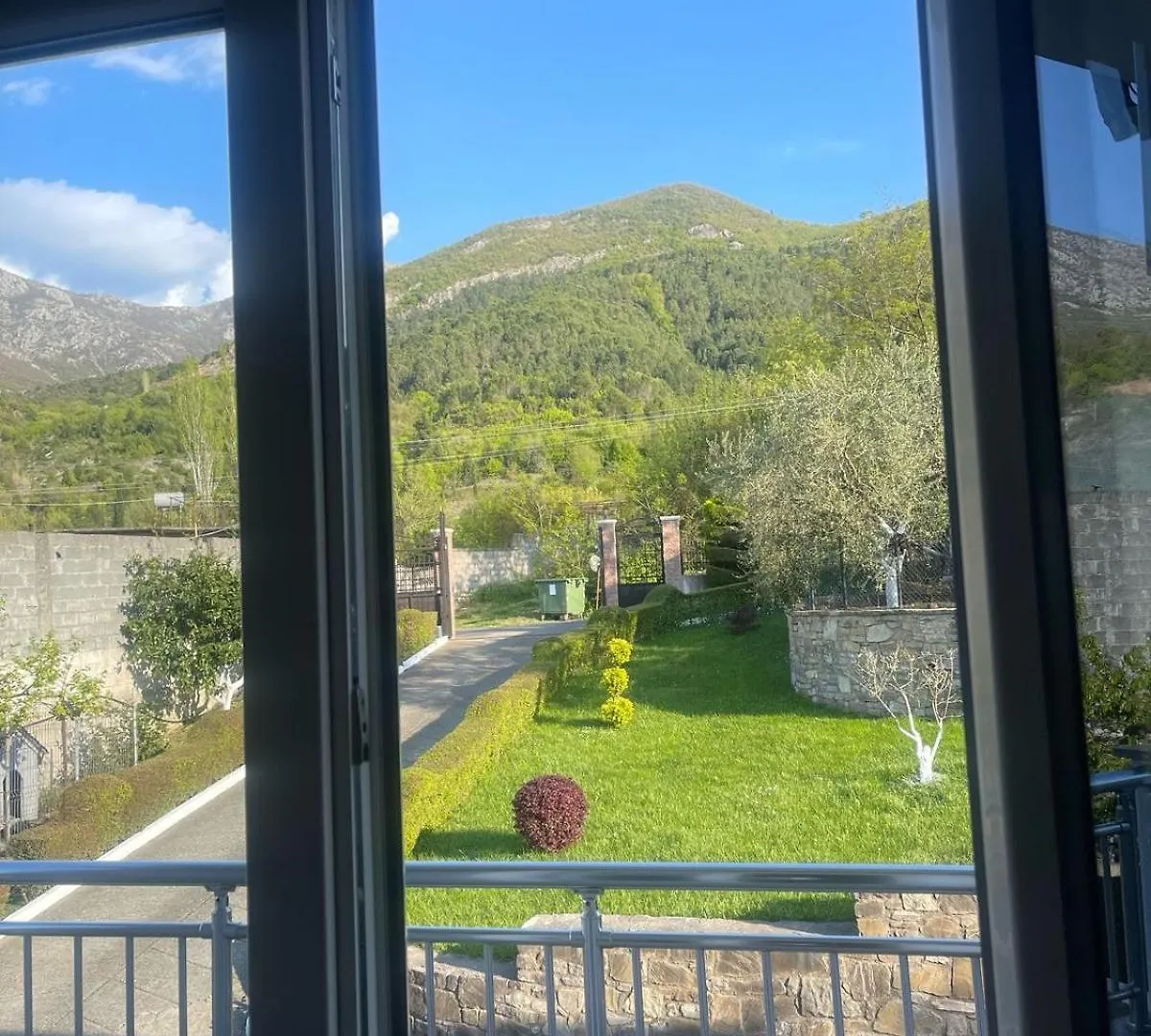 Ejlli Villa Kallmet i Madh Albania